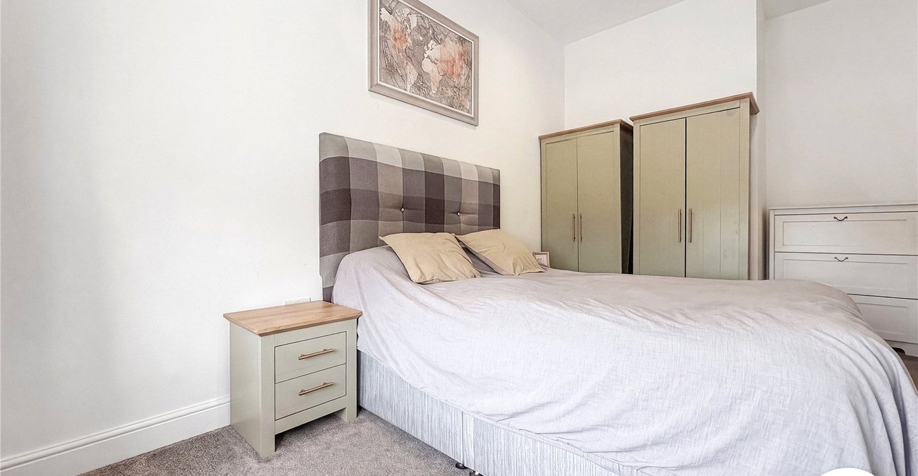 2 bedroom property to rent in Chatham Maritime | Robinson Michael & Jackson
