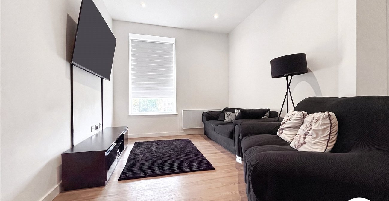 2 bedroom property to rent in Chatham Maritime | Robinson Michael & Jackson