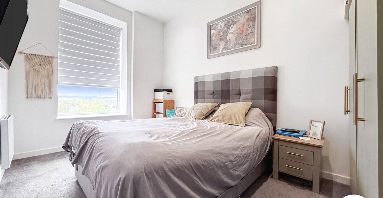 2 bedroom property to rent in Chatham Maritime | Robinson Michael & Jackson