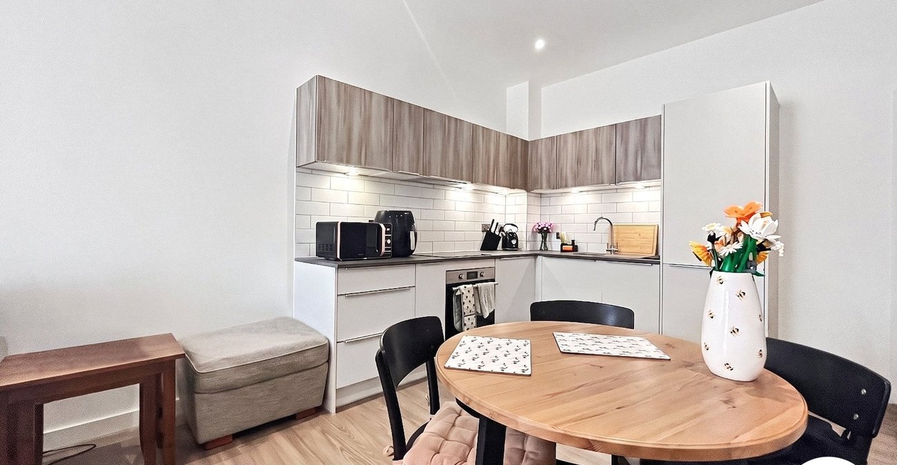 1 bedroom property to rent in Chatham Maritime | Robinson Michael & Jackson