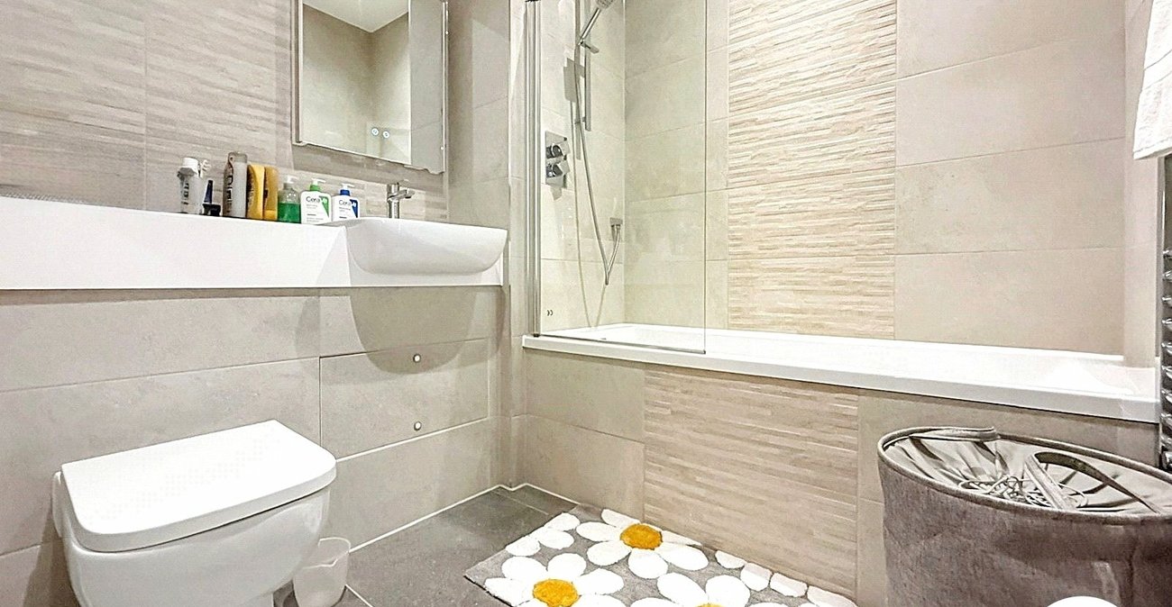 1 bedroom property to rent in Chatham Maritime | Robinson Michael & Jackson