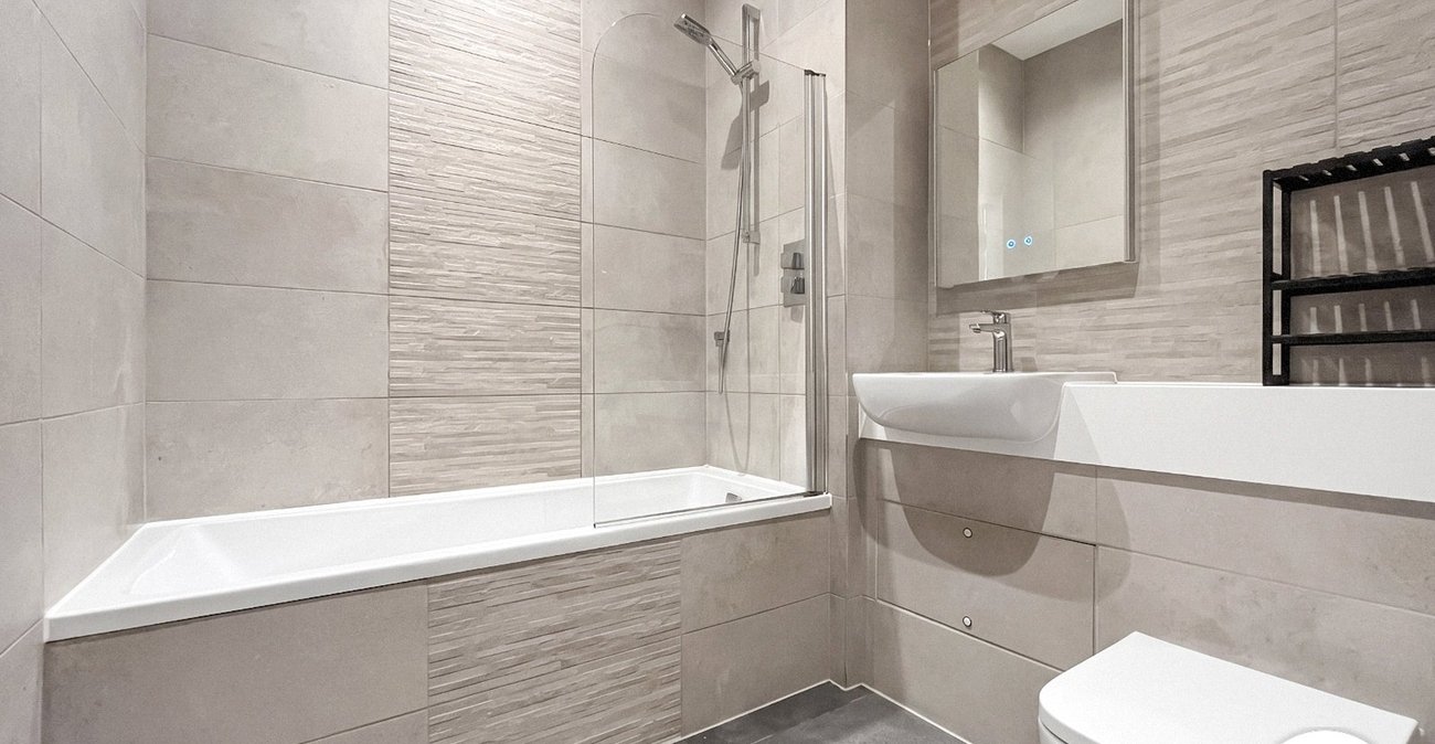 1 bedroom property to rent in Chatham Maritime | Robinson Michael & Jackson