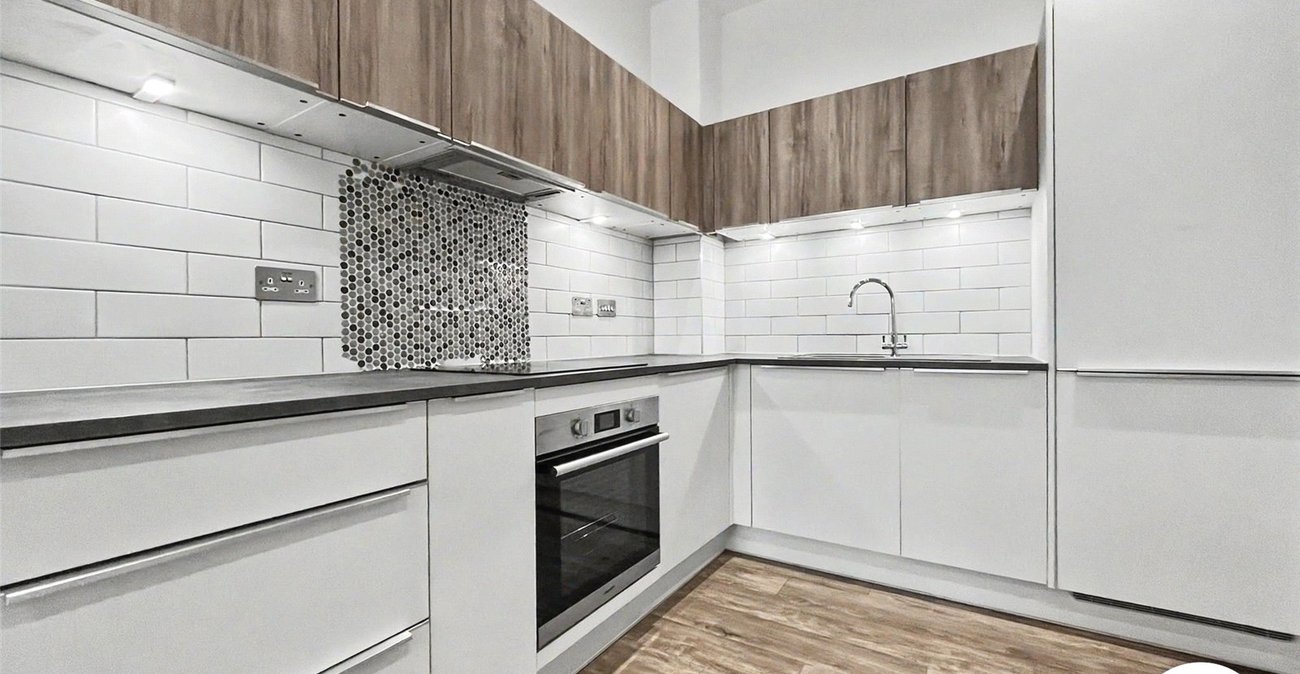 2 bedroom property to rent in Chatham Maritime | Robinson Michael & Jackson