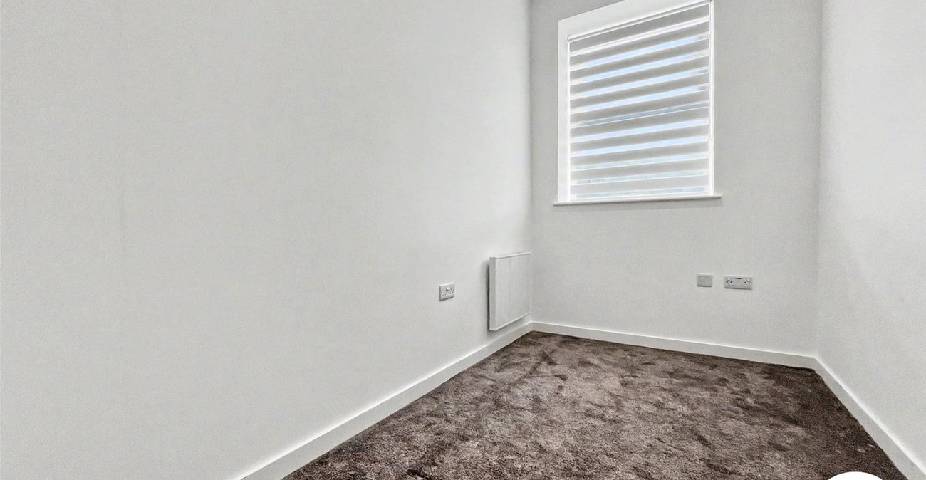 2 bedroom property to rent in Chatham Maritime | Robinson Michael & Jackson