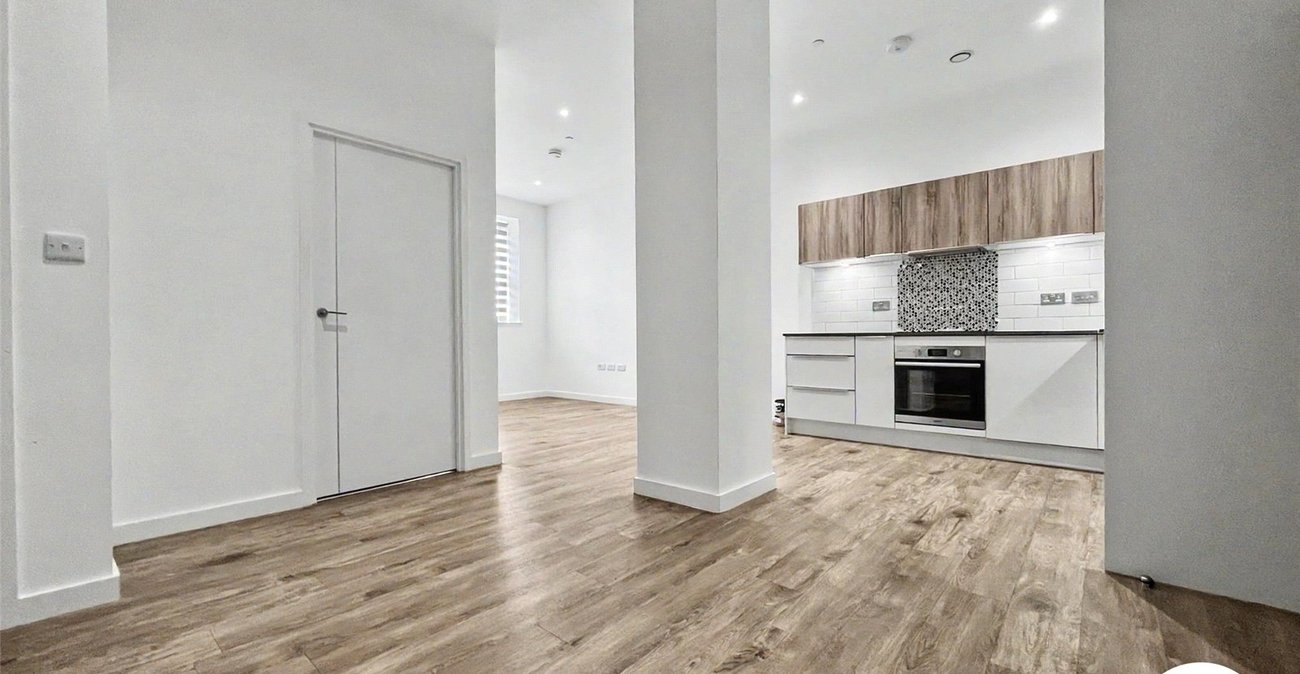 2 bedroom property to rent in Chatham Maritime | Robinson Michael & Jackson