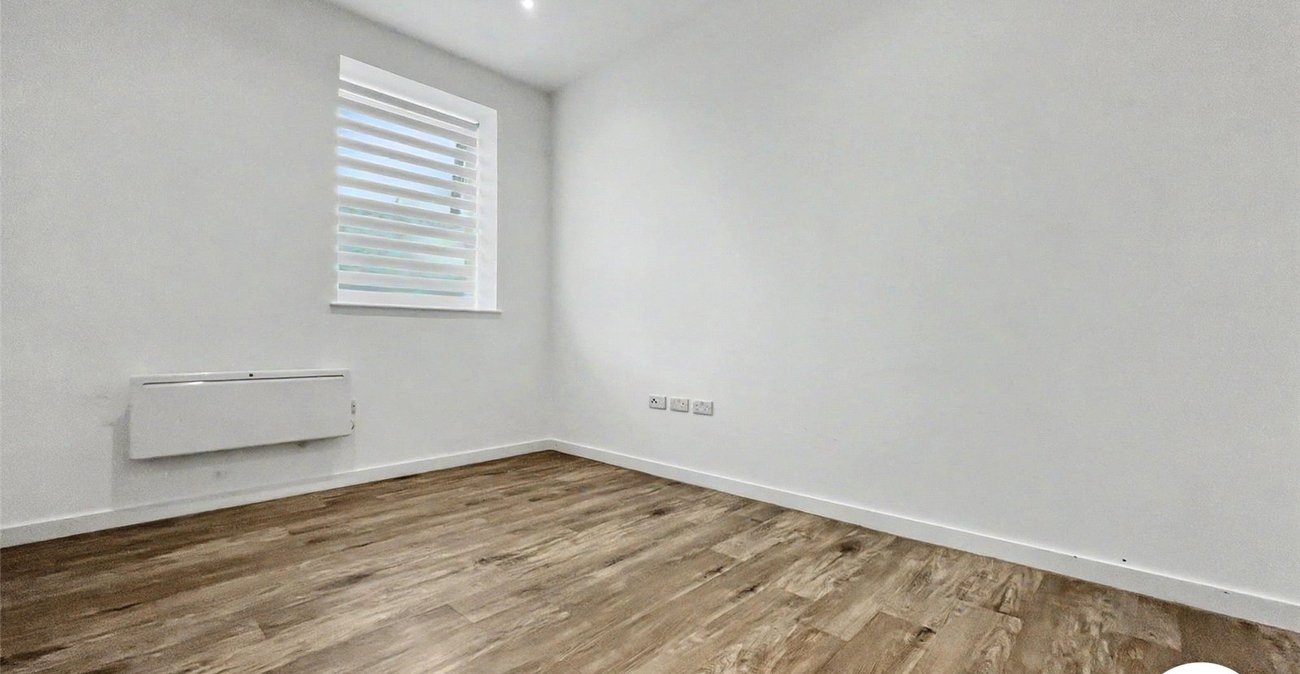 2 bedroom property to rent in Chatham Maritime | Robinson Michael & Jackson