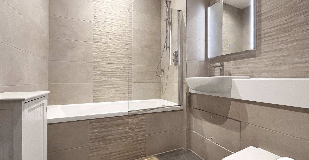 1 bedroom property to rent in Chatham Maritime | Robinson Michael & Jackson