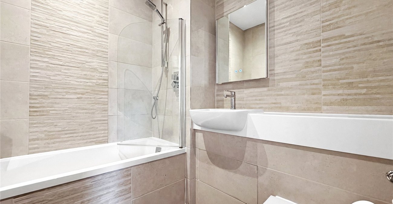 1 bedroom property to rent in Chatham Maritime | Robinson Michael & Jackson