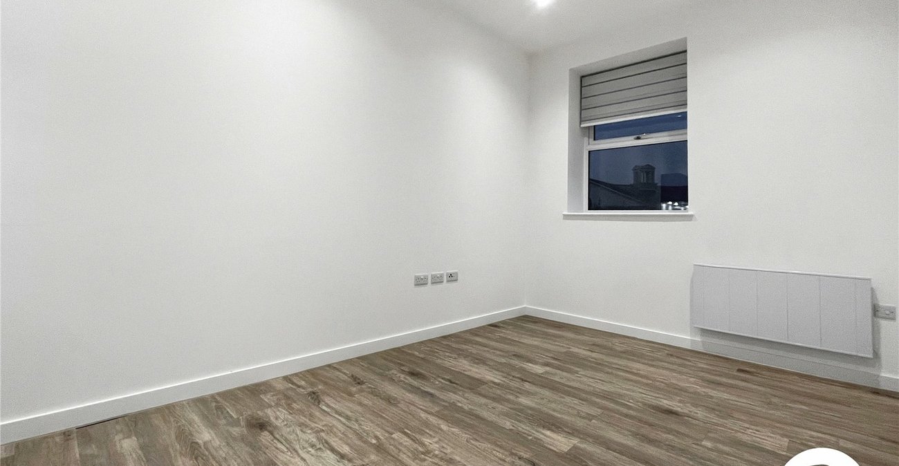 2 bedroom property to rent in Chatham Maritime | Robinson Michael & Jackson