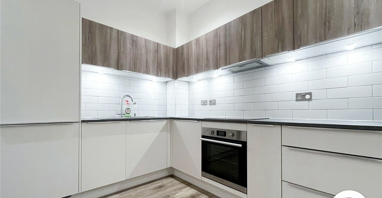 2 bedroom property to rent in Chatham Maritime | Robinson Michael & Jackson