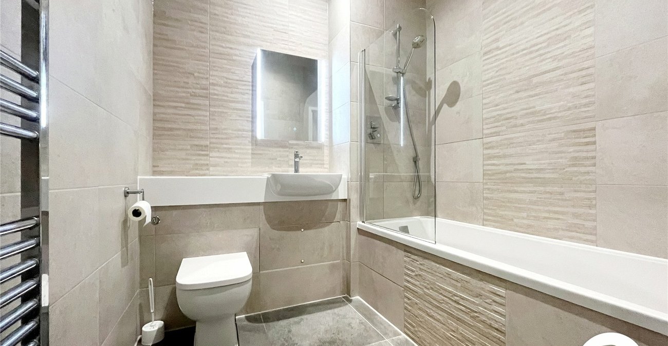 2 bedroom property to rent in Chatham Maritime | Robinson Michael & Jackson