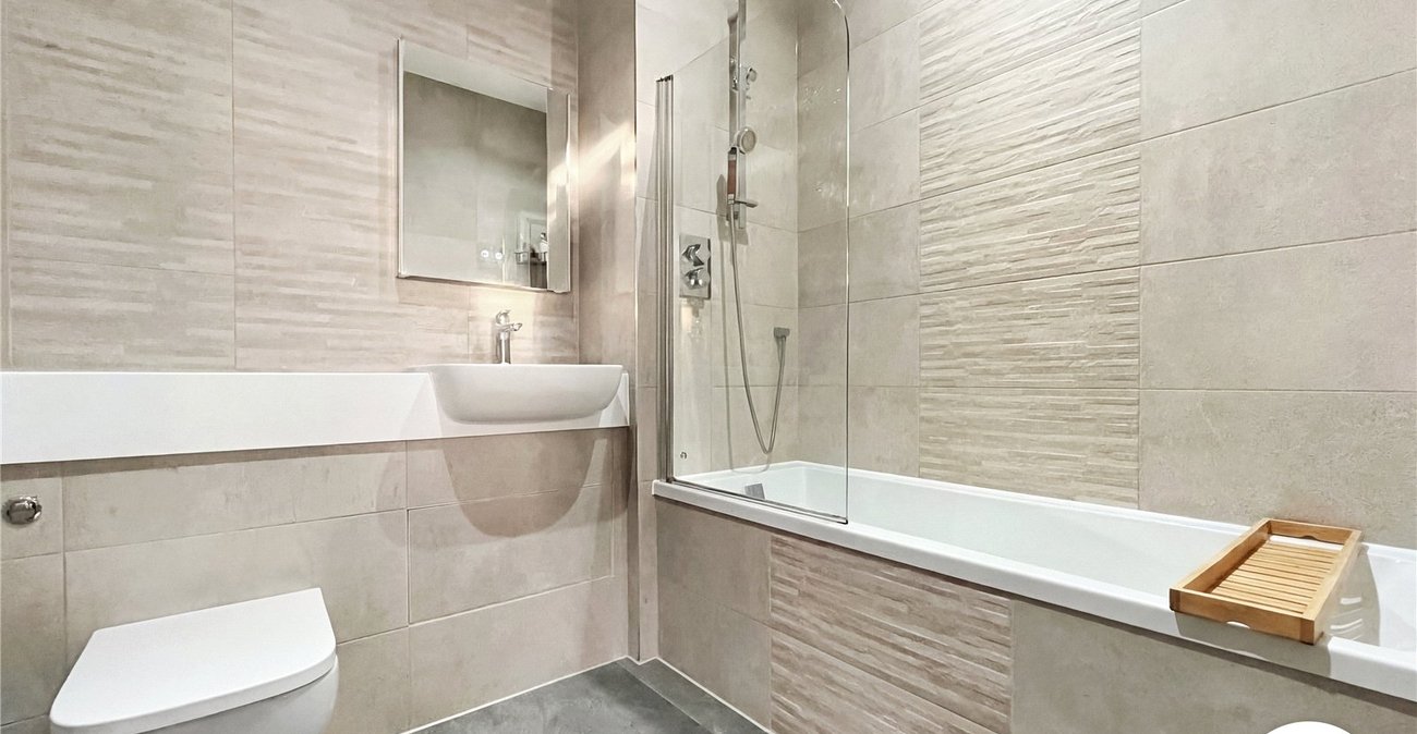 2 bedroom property to rent in Chatham Maritime | Robinson Michael & Jackson