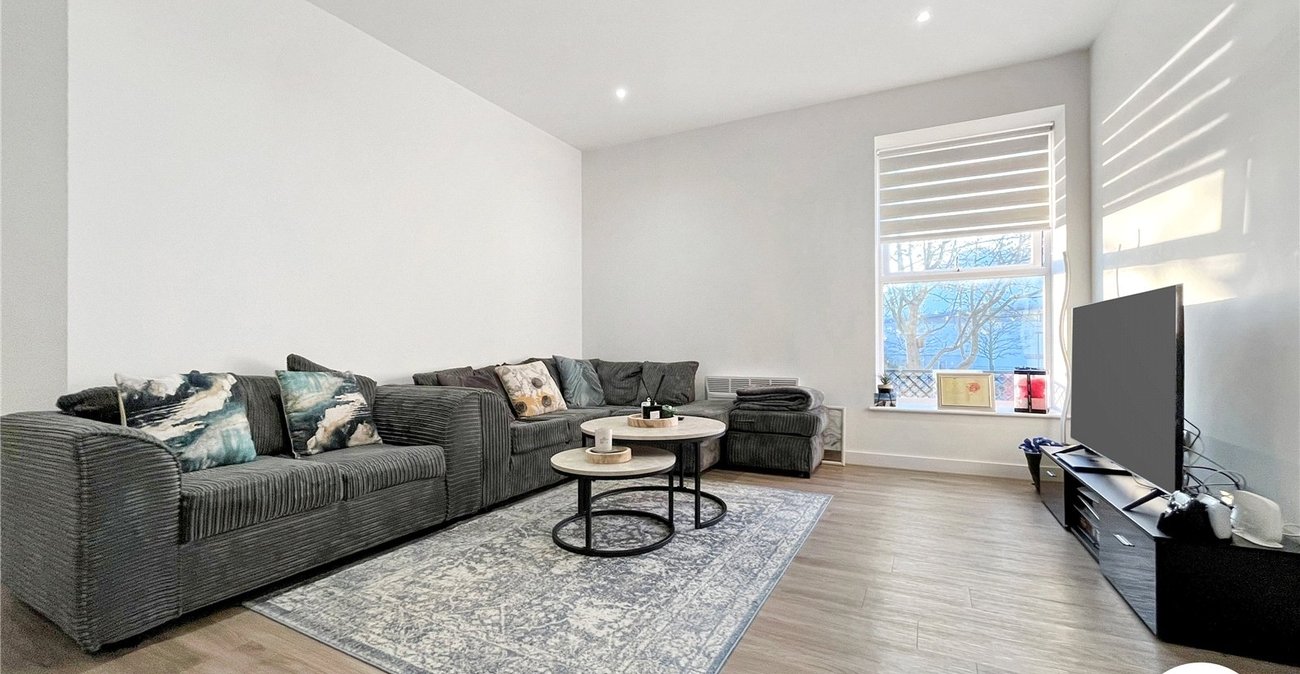 2 bedroom property to rent in Chatham Maritime | Robinson Michael & Jackson