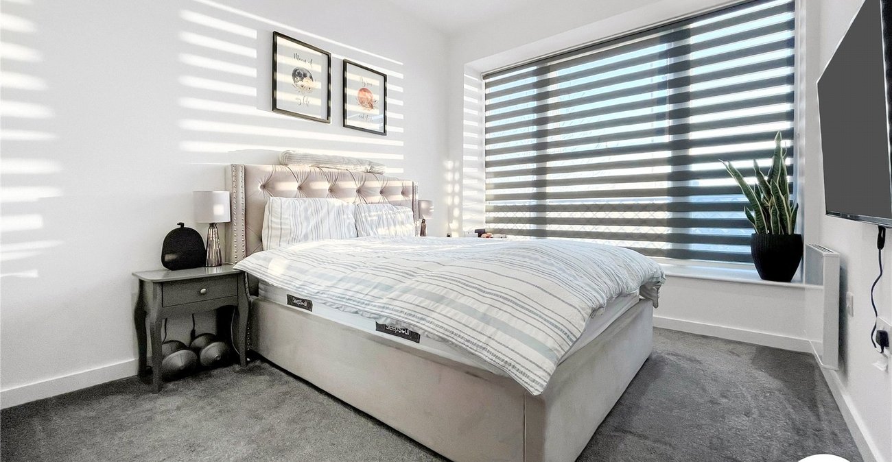 2 bedroom property to rent in Chatham Maritime | Robinson Michael & Jackson