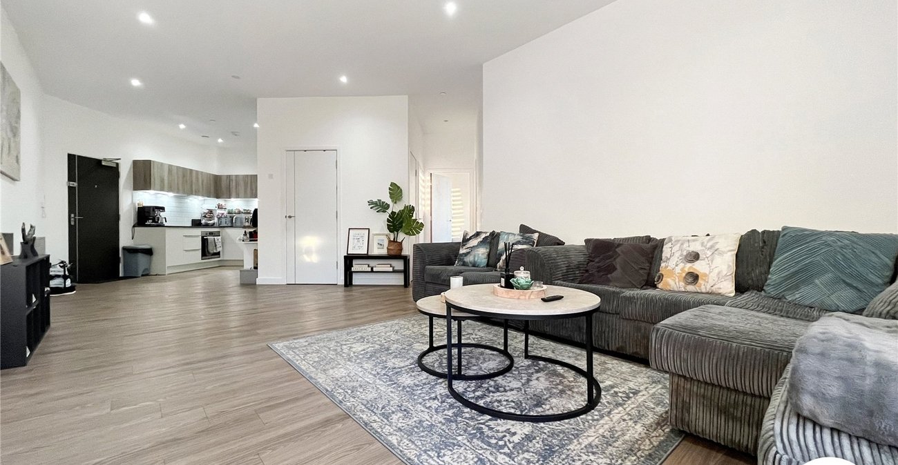 2 bedroom property to rent in Chatham Maritime | Robinson Michael & Jackson