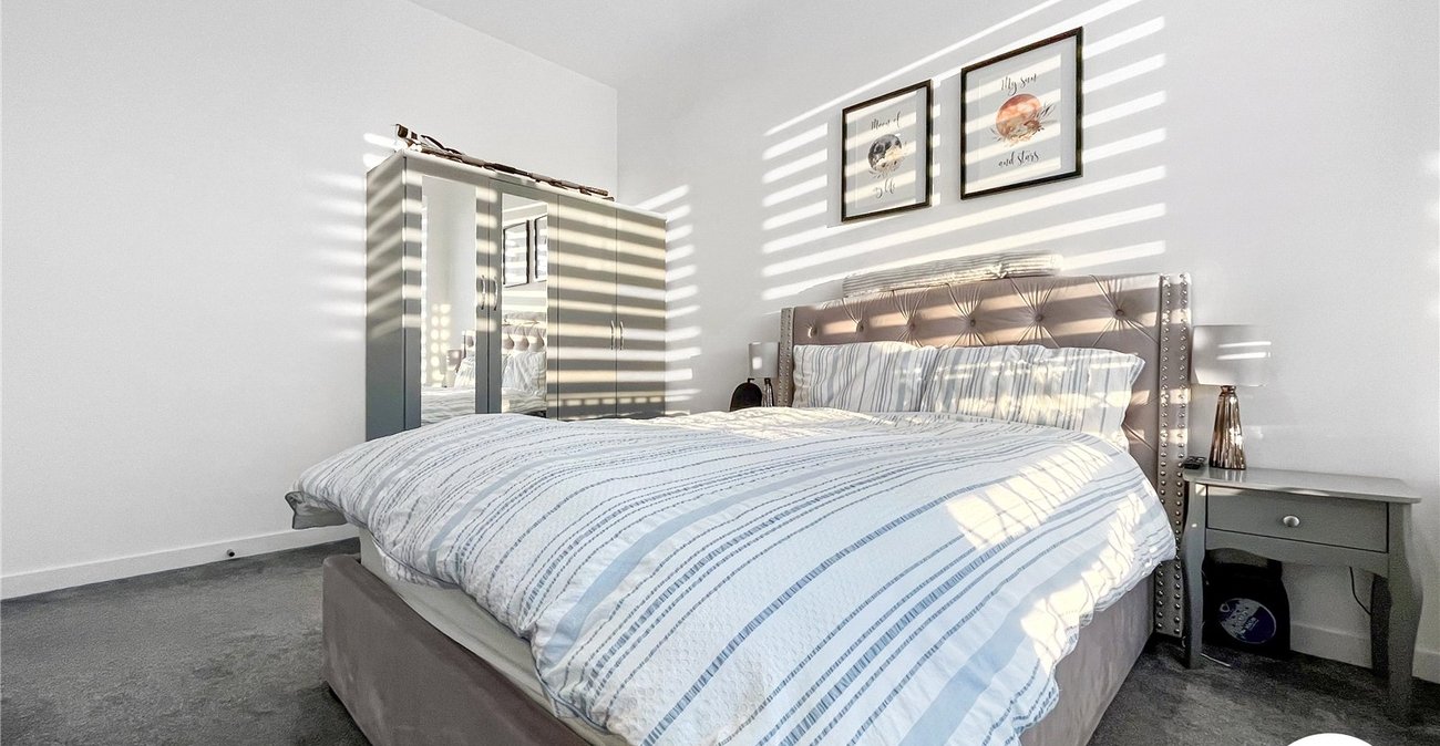 2 bedroom property to rent in Chatham Maritime | Robinson Michael & Jackson