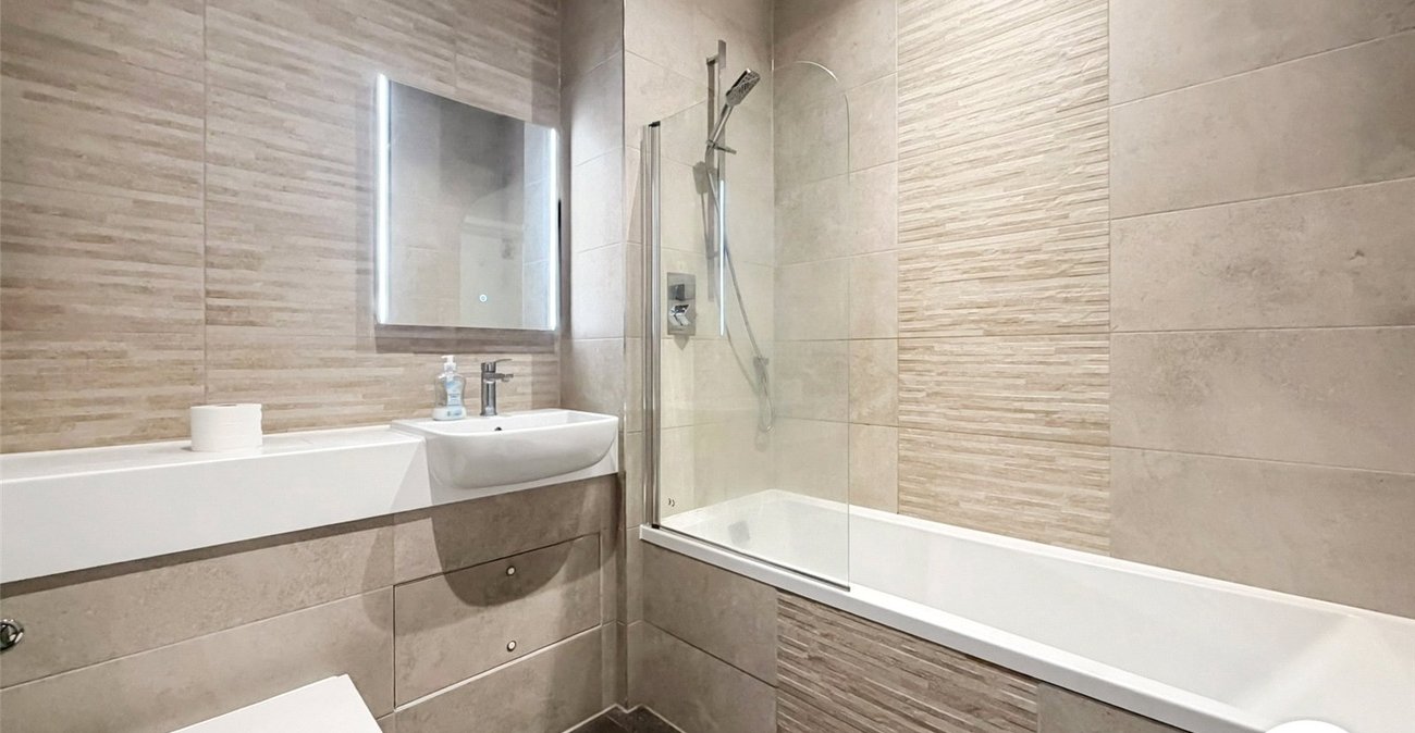 1 bedroom property to rent in Chatham Maritime | Robinson Michael & Jackson