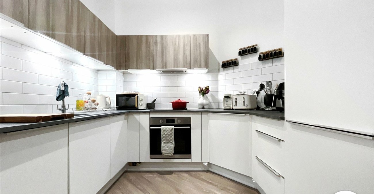 2 bedroom property to rent in Chatham Maritime | Robinson Michael & Jackson