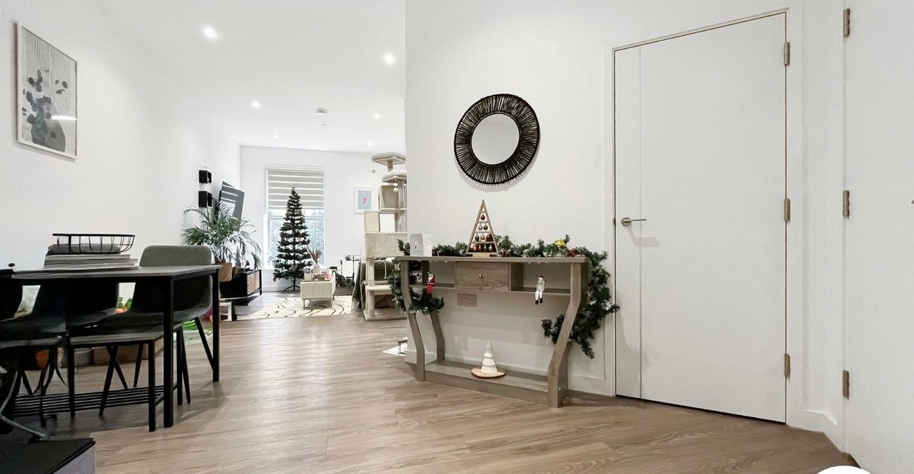 2 bedroom property to rent in Chatham Maritime | Robinson Michael & Jackson