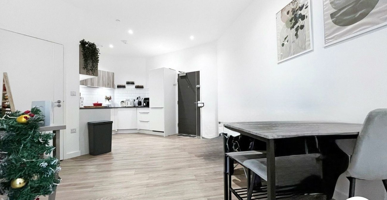 2 bedroom property to rent in Chatham Maritime | Robinson Michael & Jackson