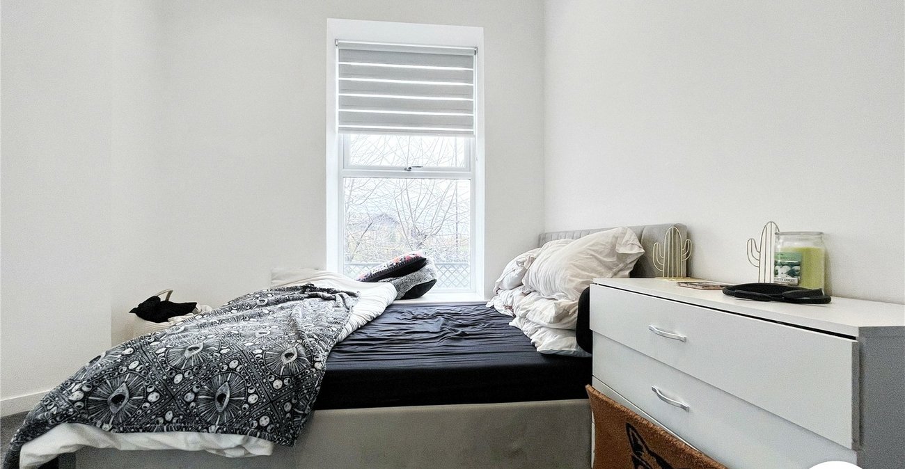 2 bedroom property to rent in Chatham Maritime | Robinson Michael & Jackson