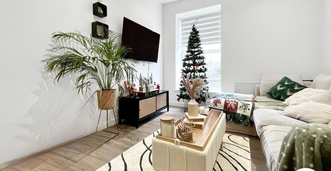 2 bedroom property to rent in Chatham Maritime | Robinson Michael & Jackson