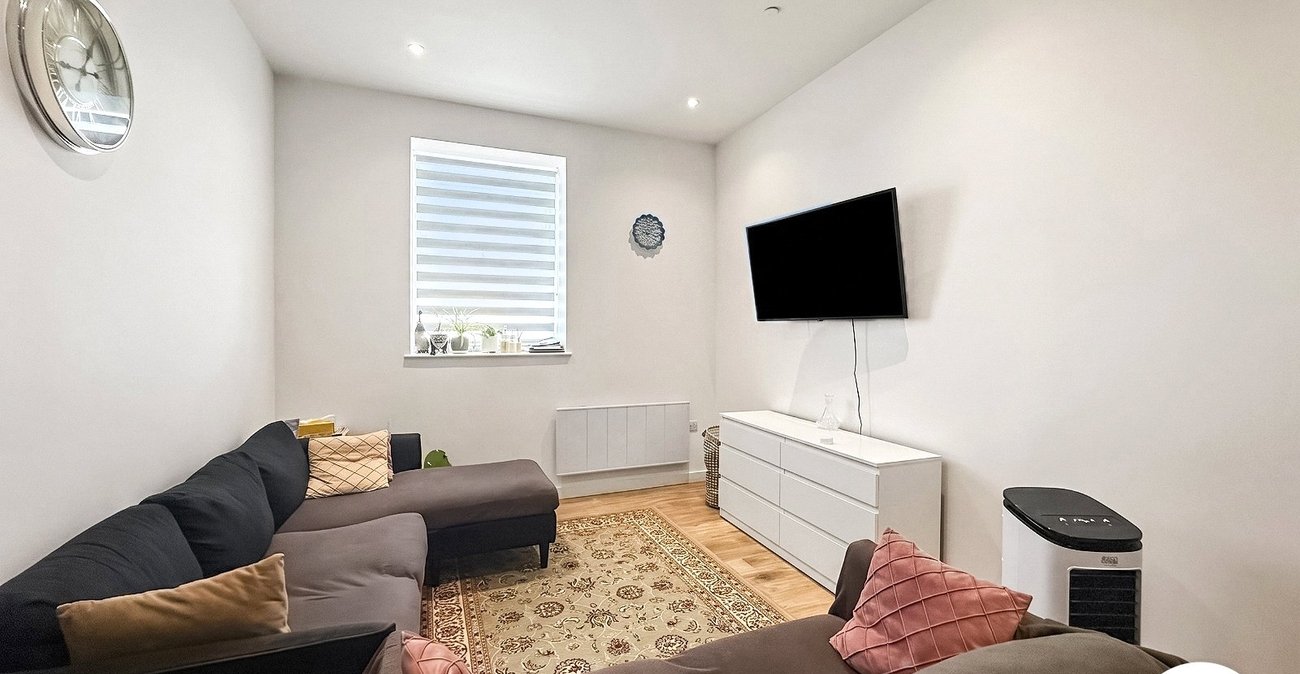 1 bedroom property to rent in Chatham Maritime | Robinson Michael & Jackson