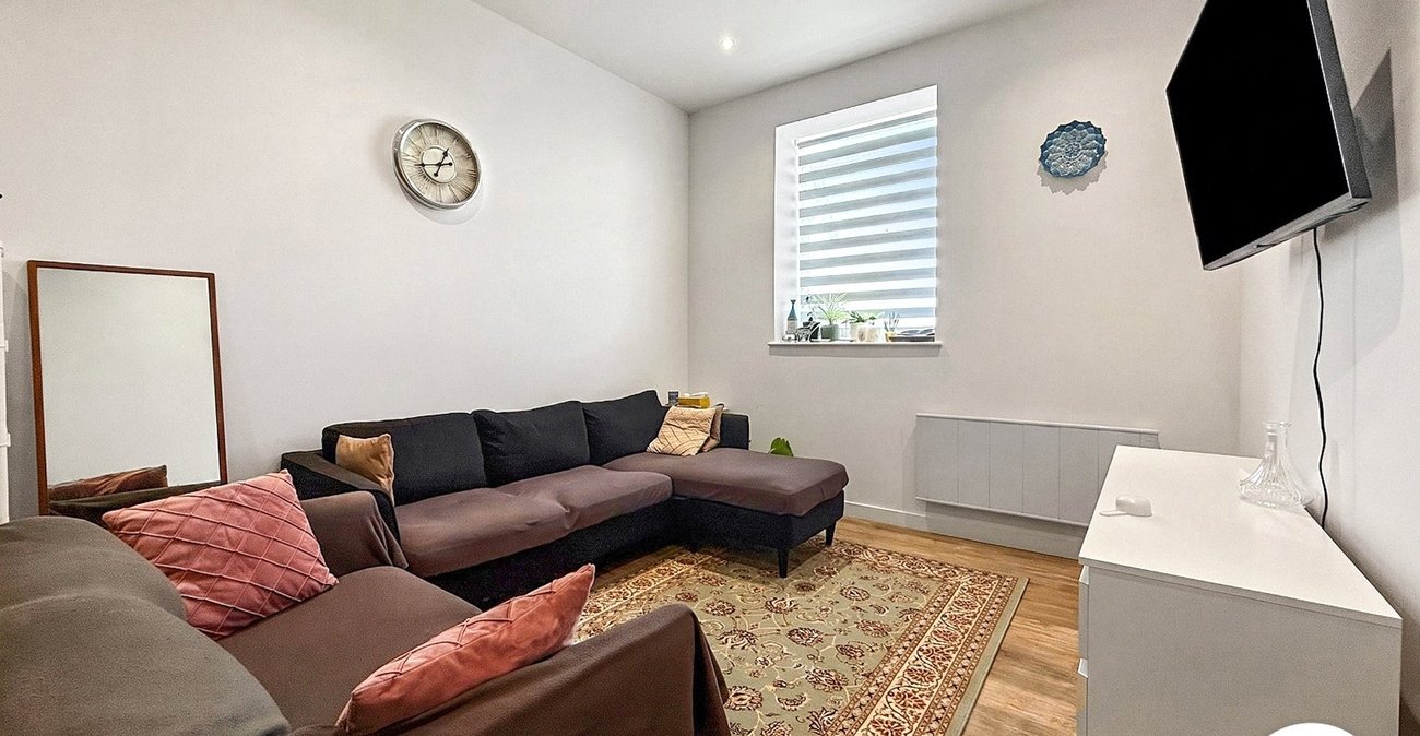 1 bedroom property to rent in Chatham Maritime | Robinson Michael & Jackson
