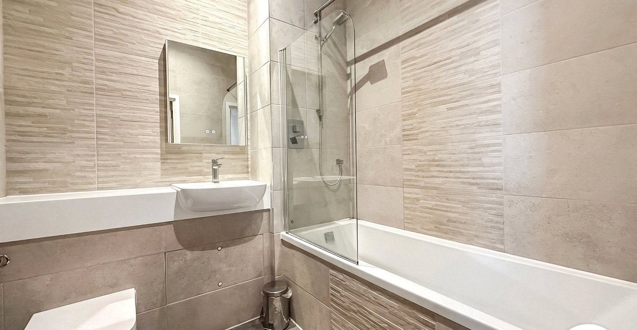 1 bedroom property to rent in Chatham Maritime | Robinson Michael & Jackson