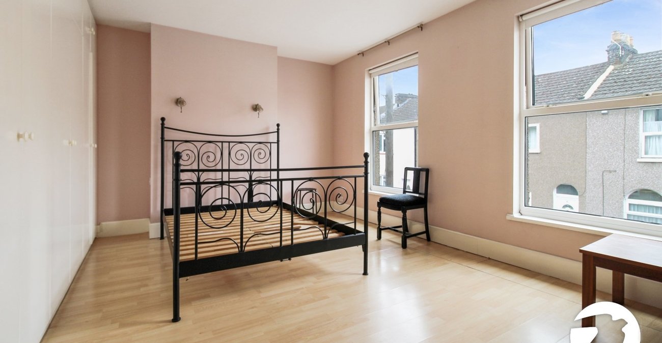 2 bedroom house to rent in Gravesend | Robinson Michael & Jackson