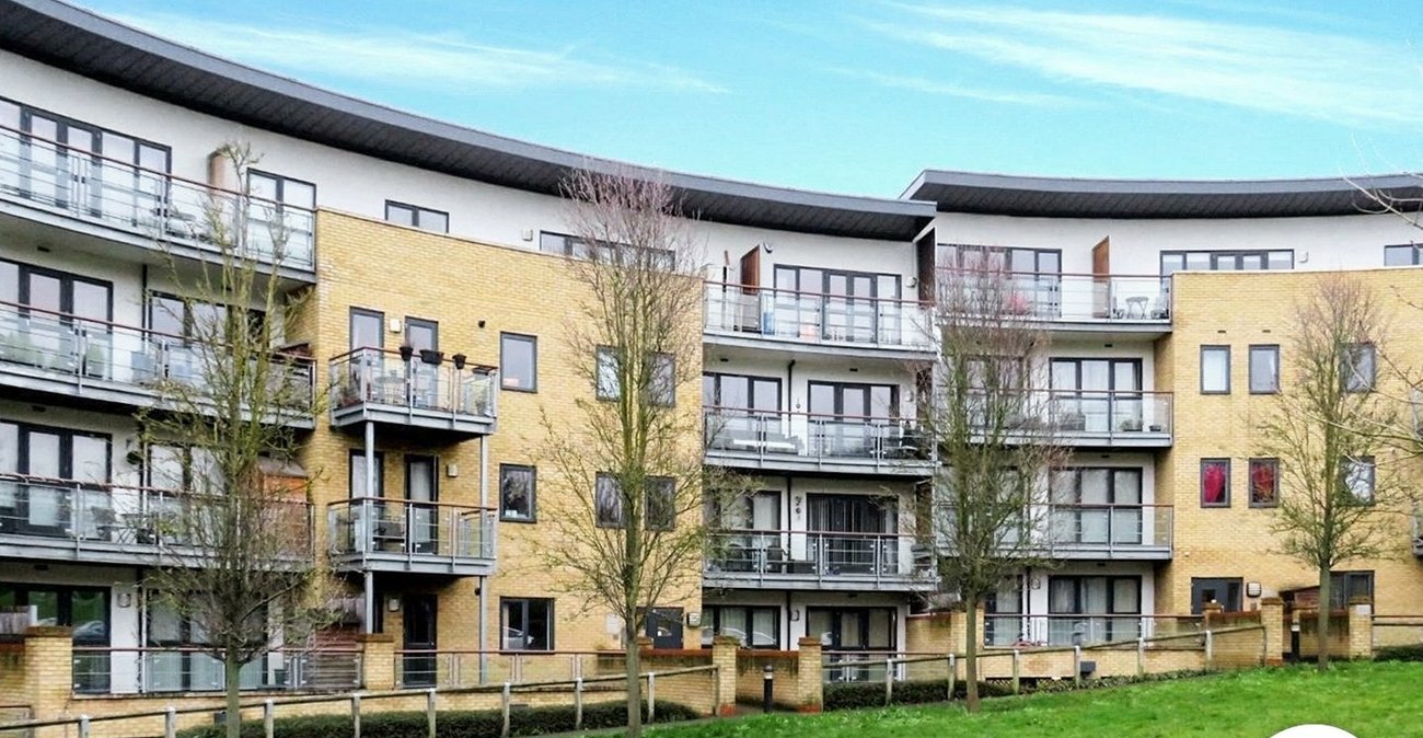 2 bedroom property to rent in Waterstone Way | Robinson Michael & Jackson