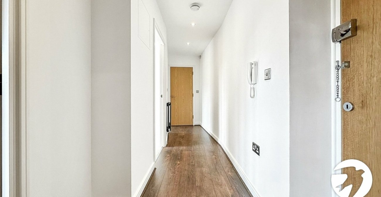 2 bedroom property to rent in Waterstone Way | Robinson Michael & Jackson