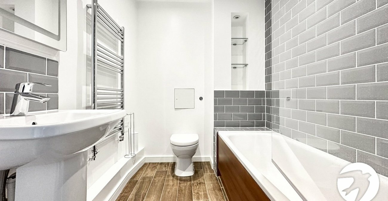 2 bedroom property to rent in Waterstone Way | Robinson Michael & Jackson