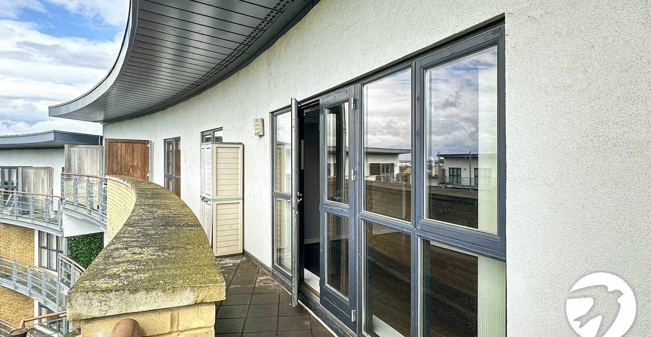 2 bedroom property to rent in Waterstone Way | Robinson Michael & Jackson