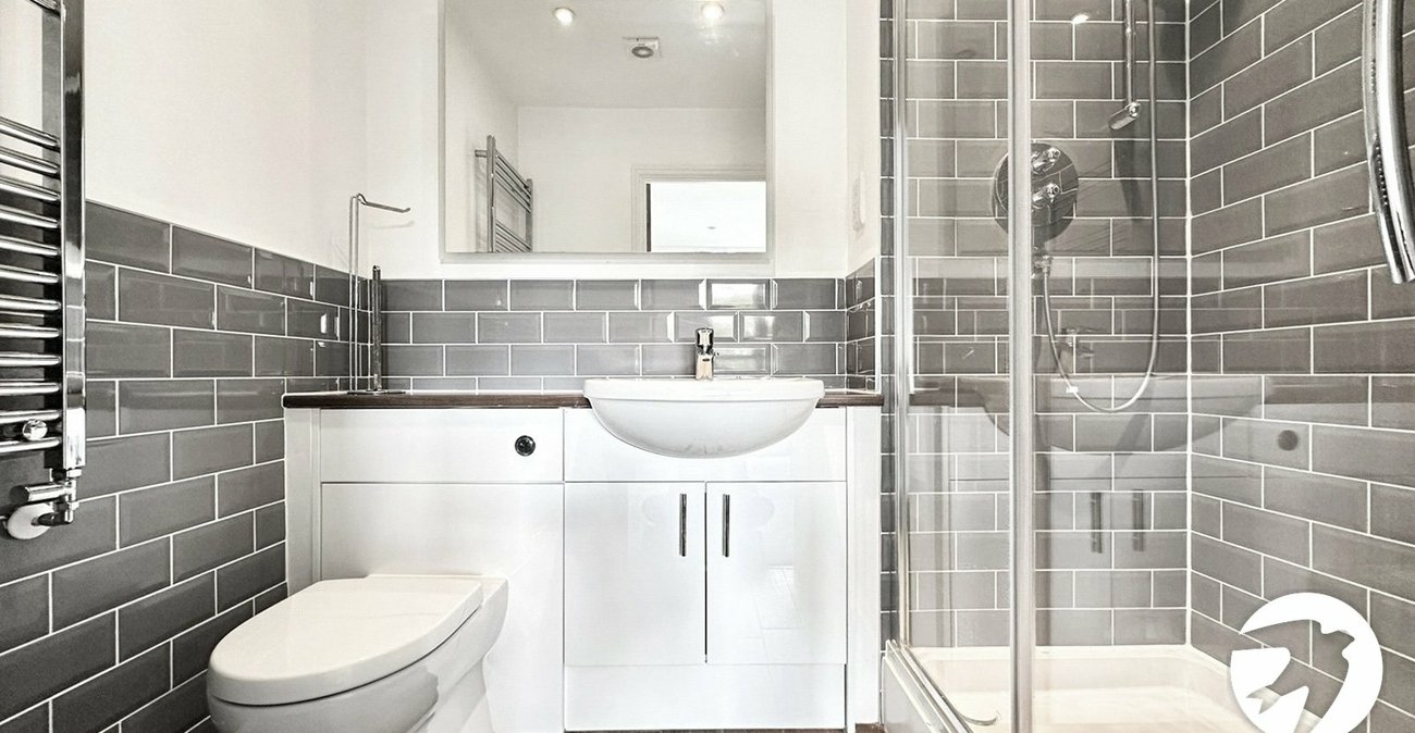 2 bedroom property to rent in Waterstone Way | Robinson Michael & Jackson
