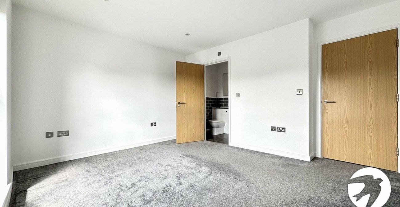 2 bedroom property to rent in Waterstone Way | Robinson Michael & Jackson