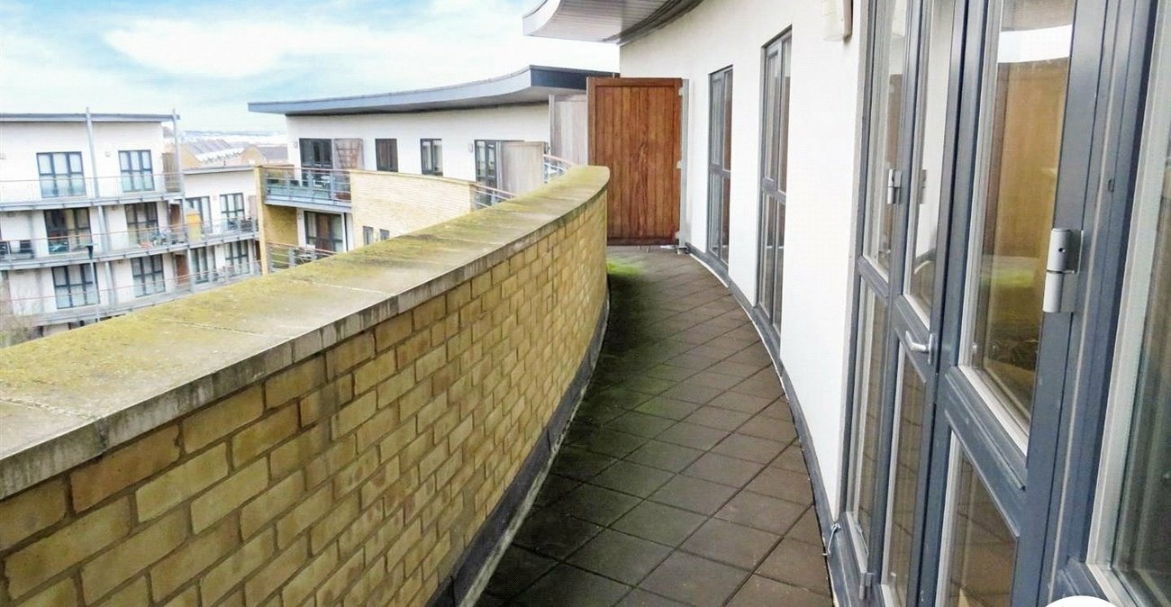 2 bedroom property to rent in Waterstone Way | Robinson Michael & Jackson