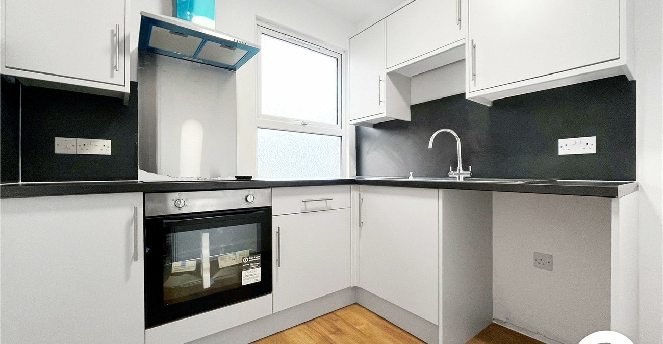 2 bedroom property to rent in Gillingham | Robinson Michael & Jackson