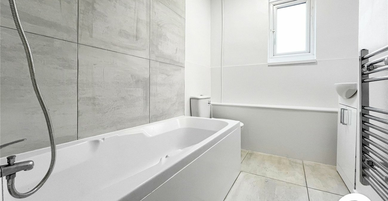 2 bedroom property to rent in Gillingham | Robinson Michael & Jackson