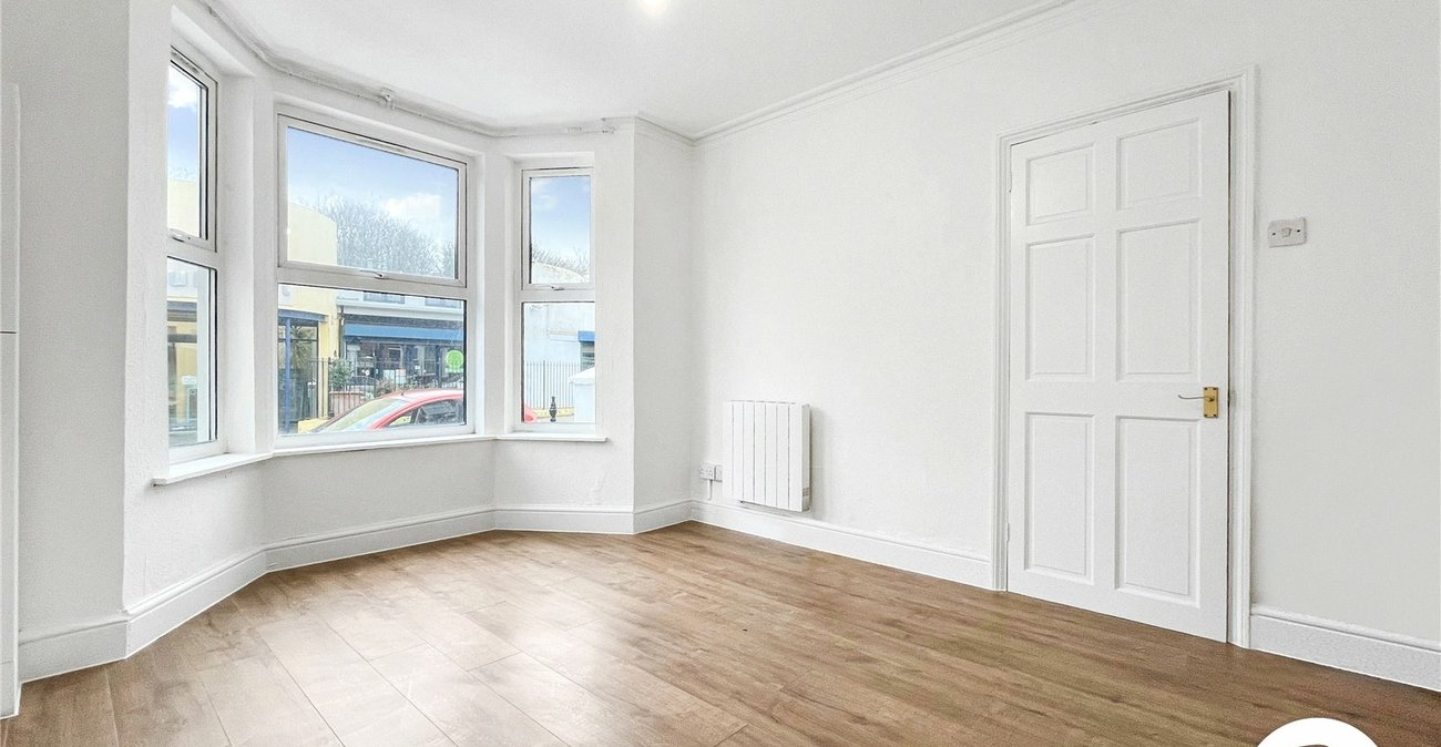 2 bedroom property to rent in Gillingham | Robinson Michael & Jackson