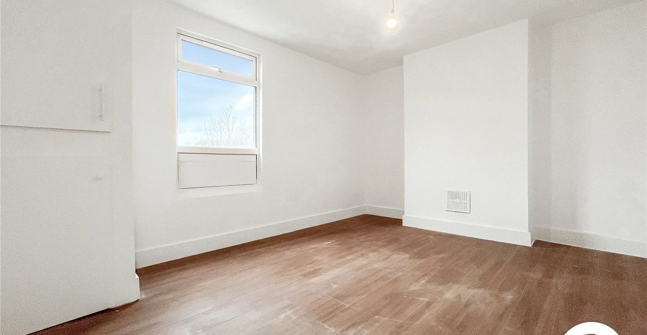 2 bedroom property to rent in Gillingham | Robinson Michael & Jackson
