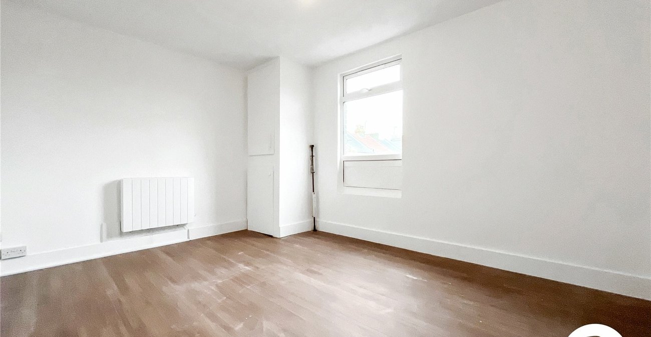 2 bedroom property to rent in Gillingham | Robinson Michael & Jackson
