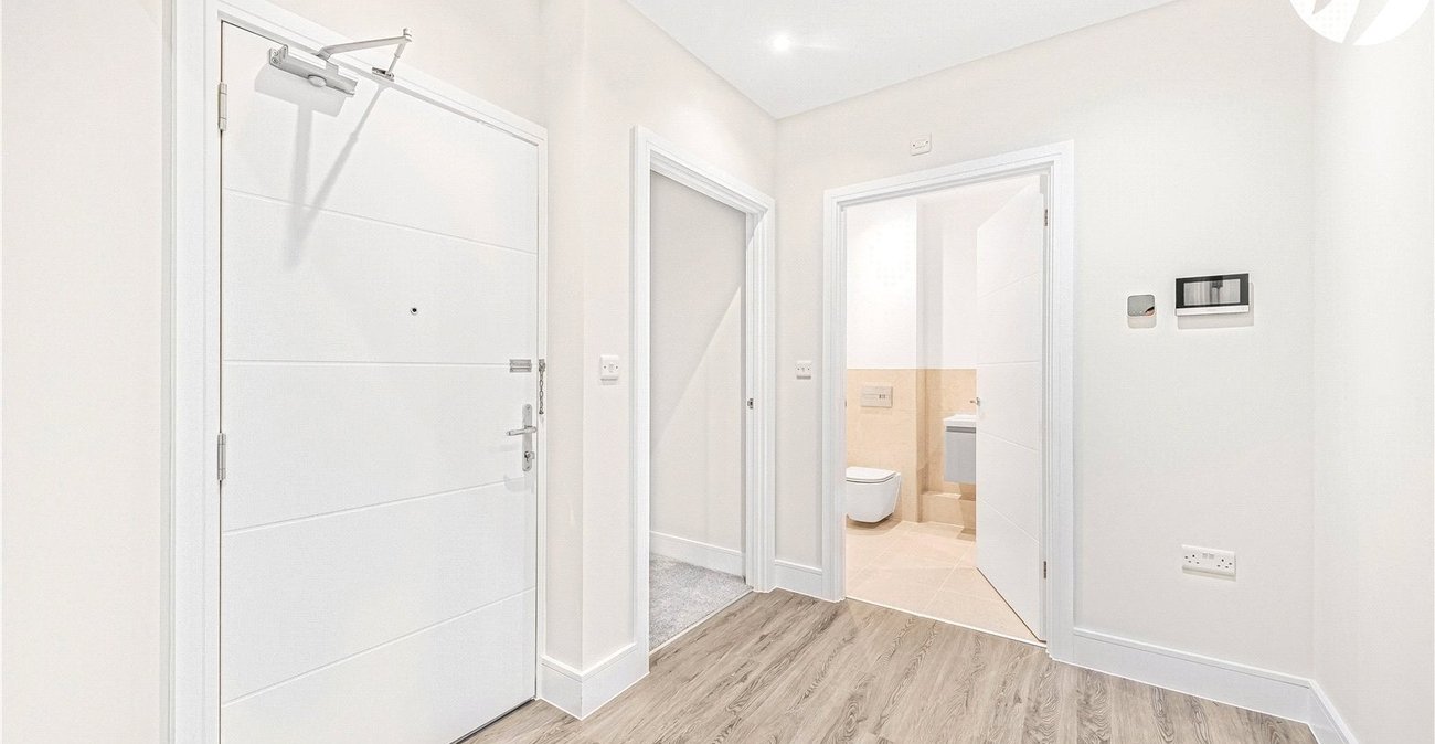 1 bedroom property to rent in 154 Crayford Road | Robinson Jackson