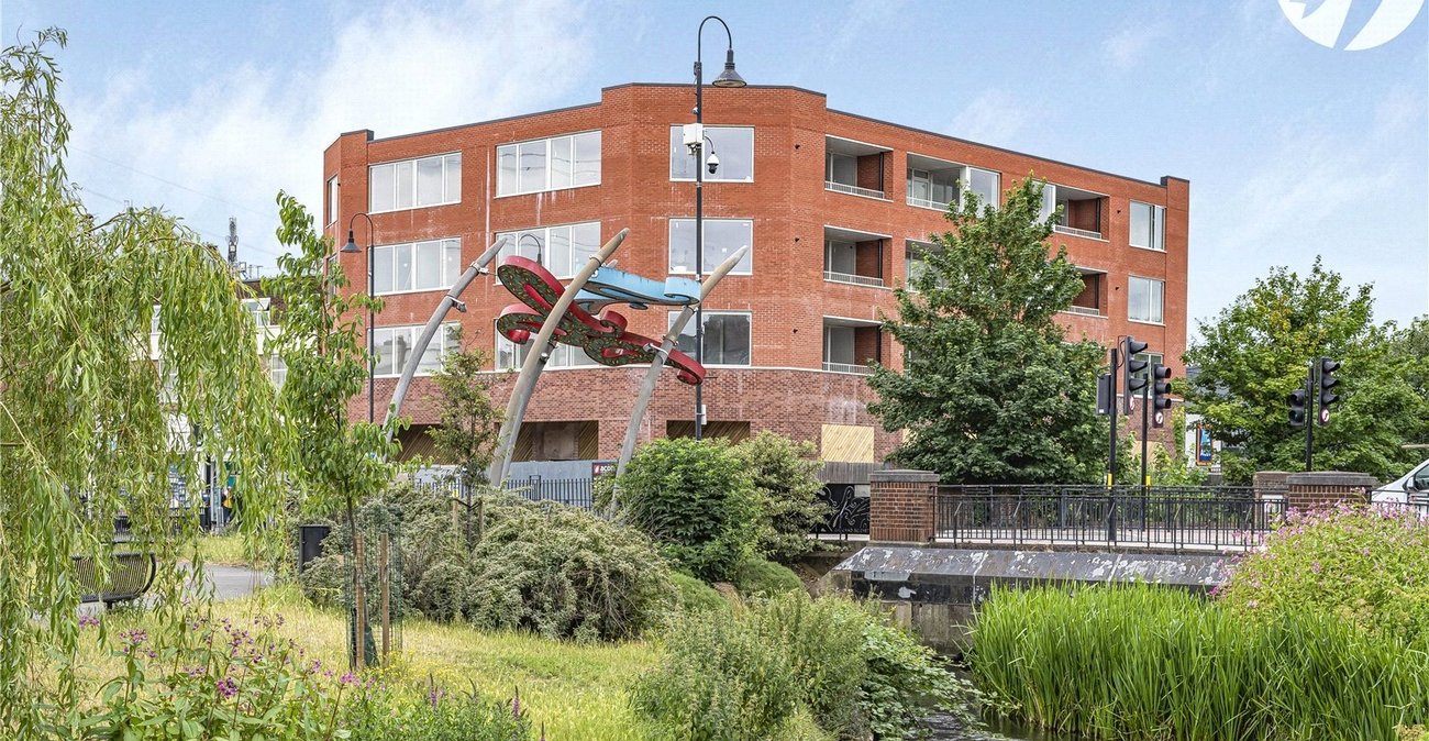 2 bedroom property to rent in 154 Crayford Road | Robinson Jackson