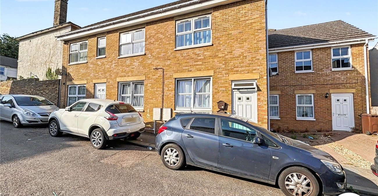 2 bedroom property to rent in Rochester | Robinson Michael & Jackson