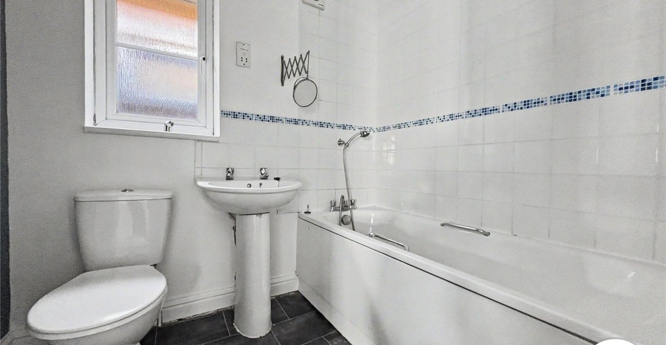 2 bedroom property to rent in Rochester | Robinson Michael & Jackson