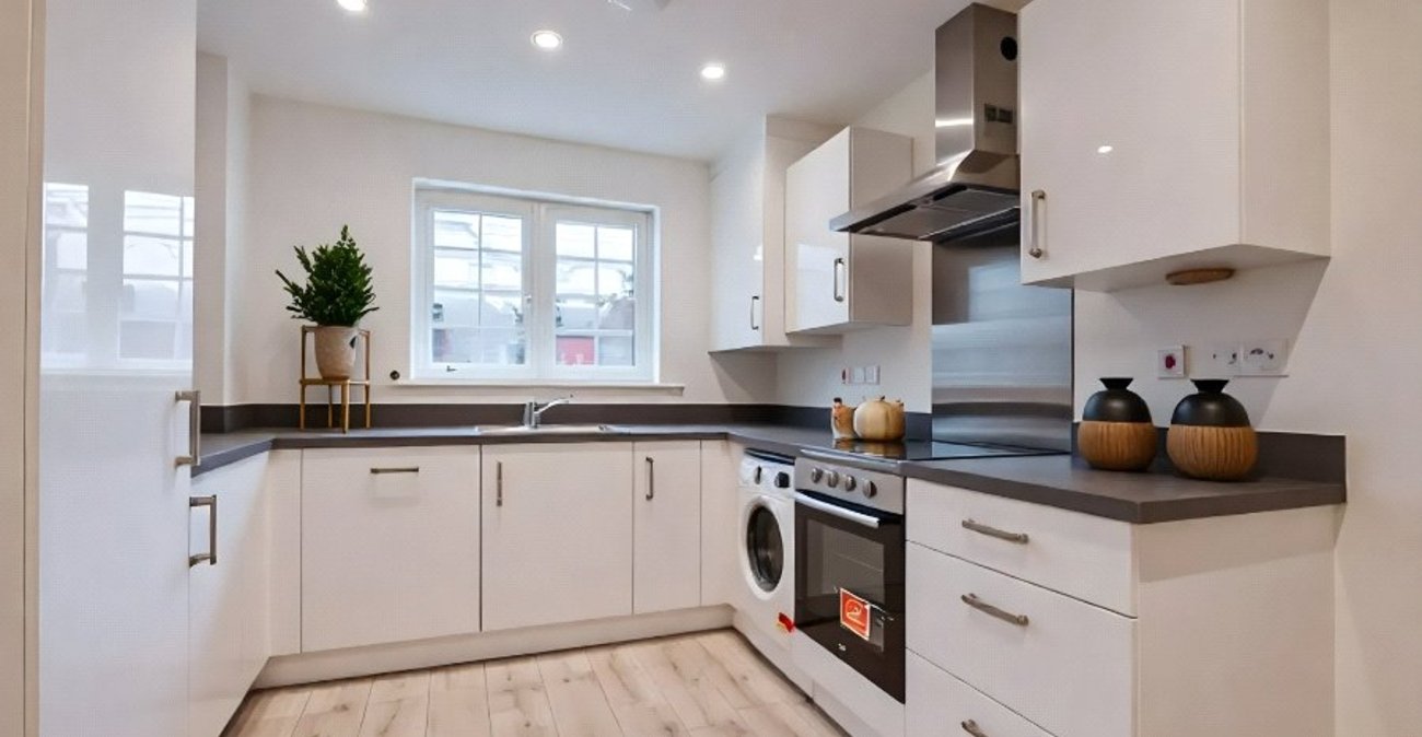 3 bedroom house to rent in Langley | Robinson Michael & Jackson