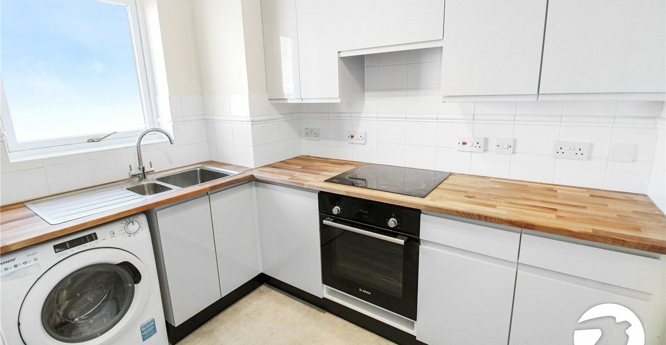 2 bedroom property to rent in West Street | Robinson Michael & Jackson