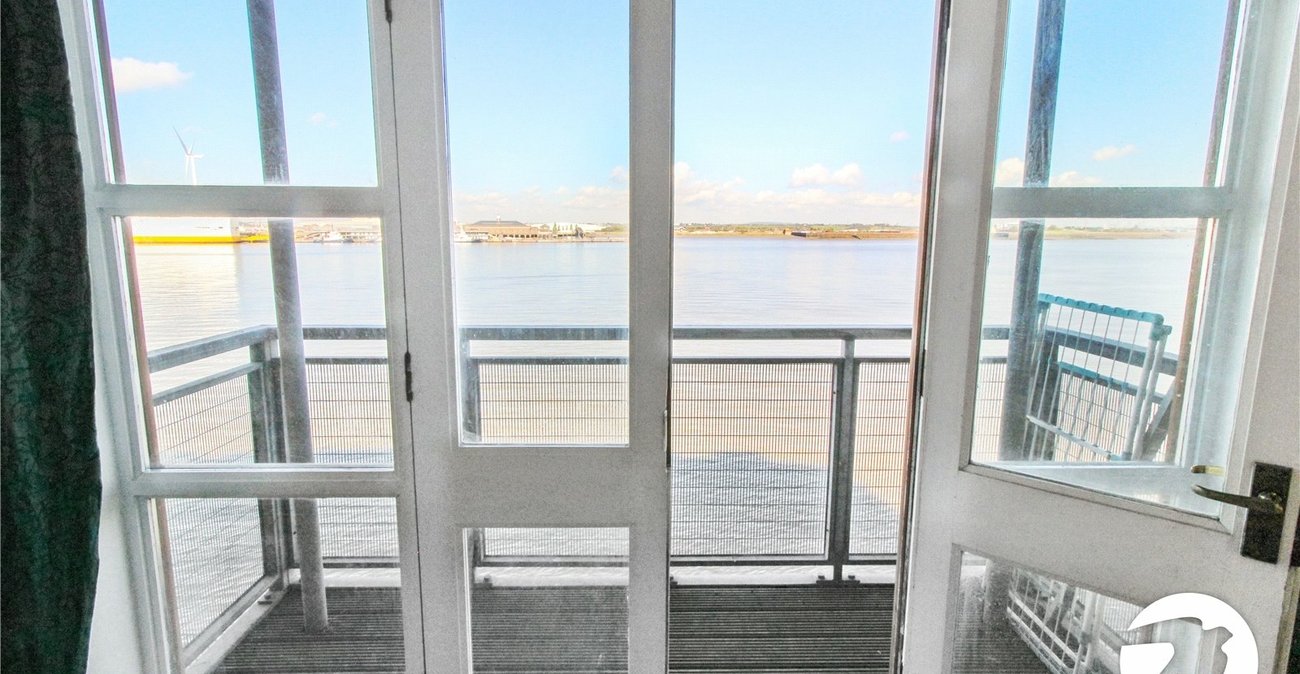2 bedroom property to rent in West Street | Robinson Michael & Jackson