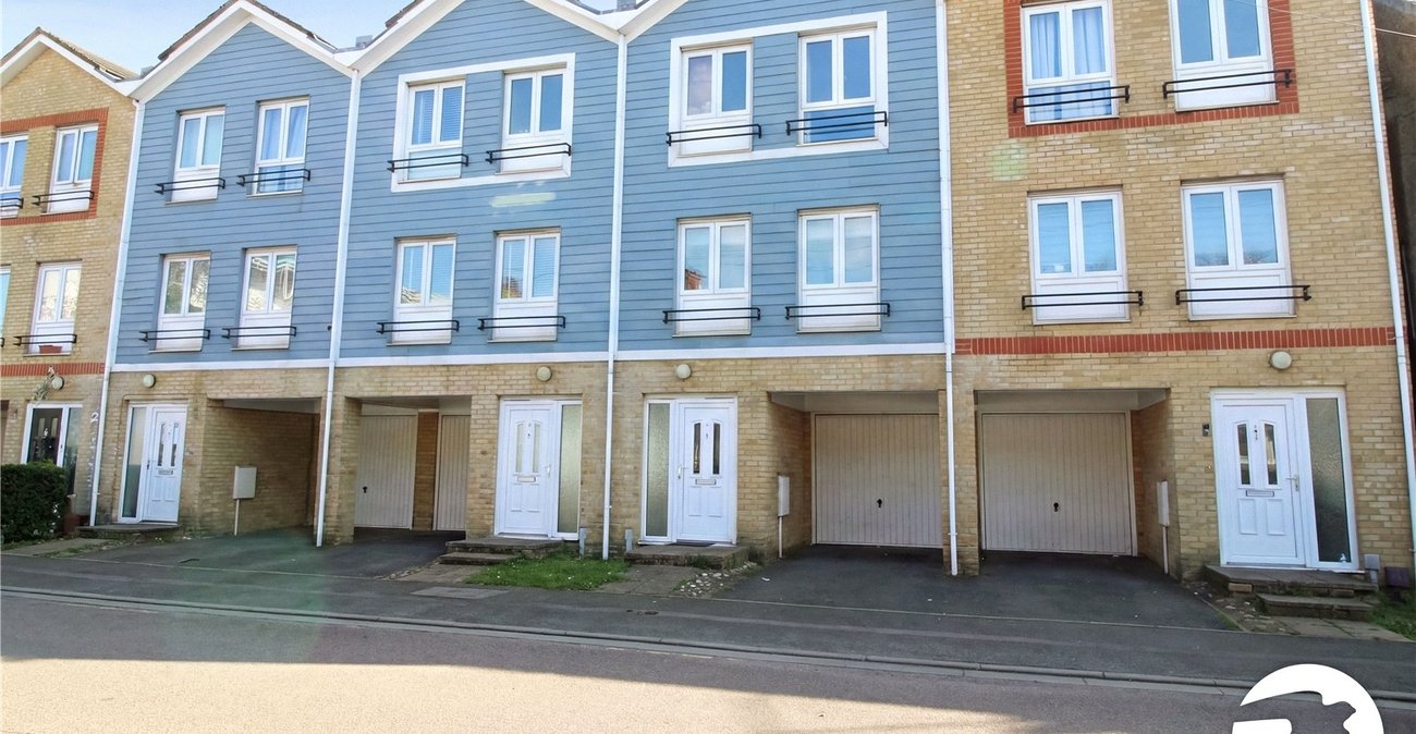 3 bedroom house to rent in Gravesend | Robinson Michael & Jackson